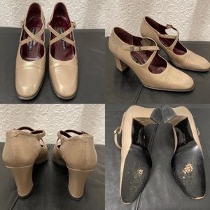 MARTINEZ VALERO Olive Leather MJ Pumps - 6.5M